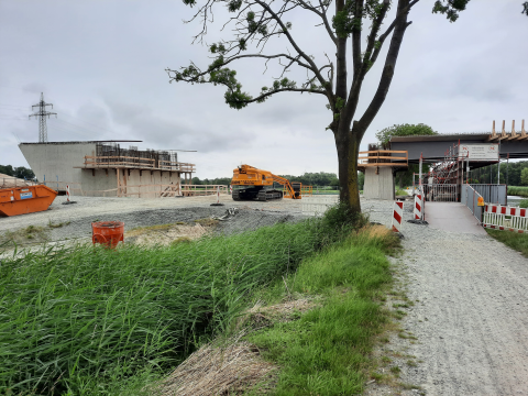 Hier fehlt noch ein Segment der Brücke