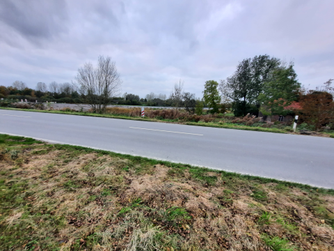 Blick der Strecke Richtung Sande Bahnhof von der alten Straße aus